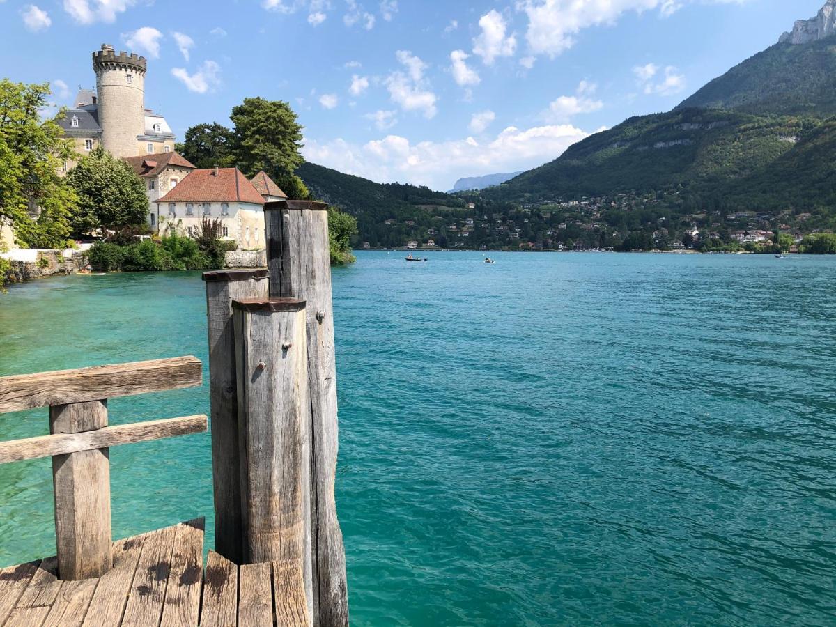 Logement avec terrasse sur lac, tout confort, dans résidence avec PLAGE et PONTON PRIVEE Duingt Extérieur photo