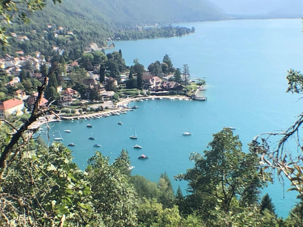 Logement avec terrasse sur lac, tout confort, dans résidence avec PLAGE et PONTON PRIVEE Duingt Extérieur photo